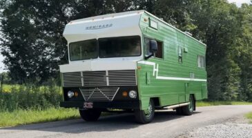 un camping-car &agrave; moteur V8