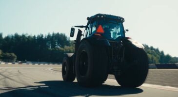 Un tracteur sur circuit